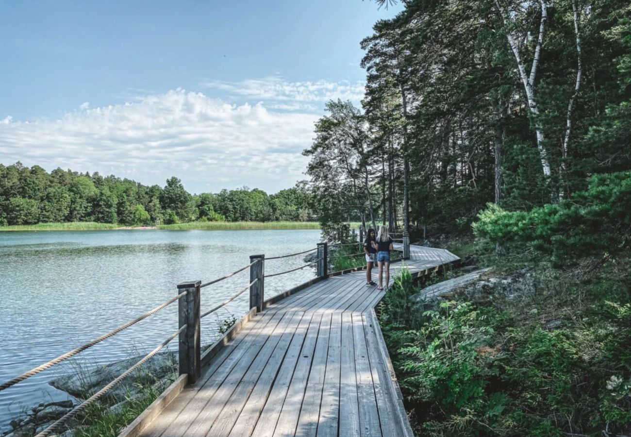 Villa i Värmdö - Lyxvilla med pool och havsutsikt i Stockholms skärgård