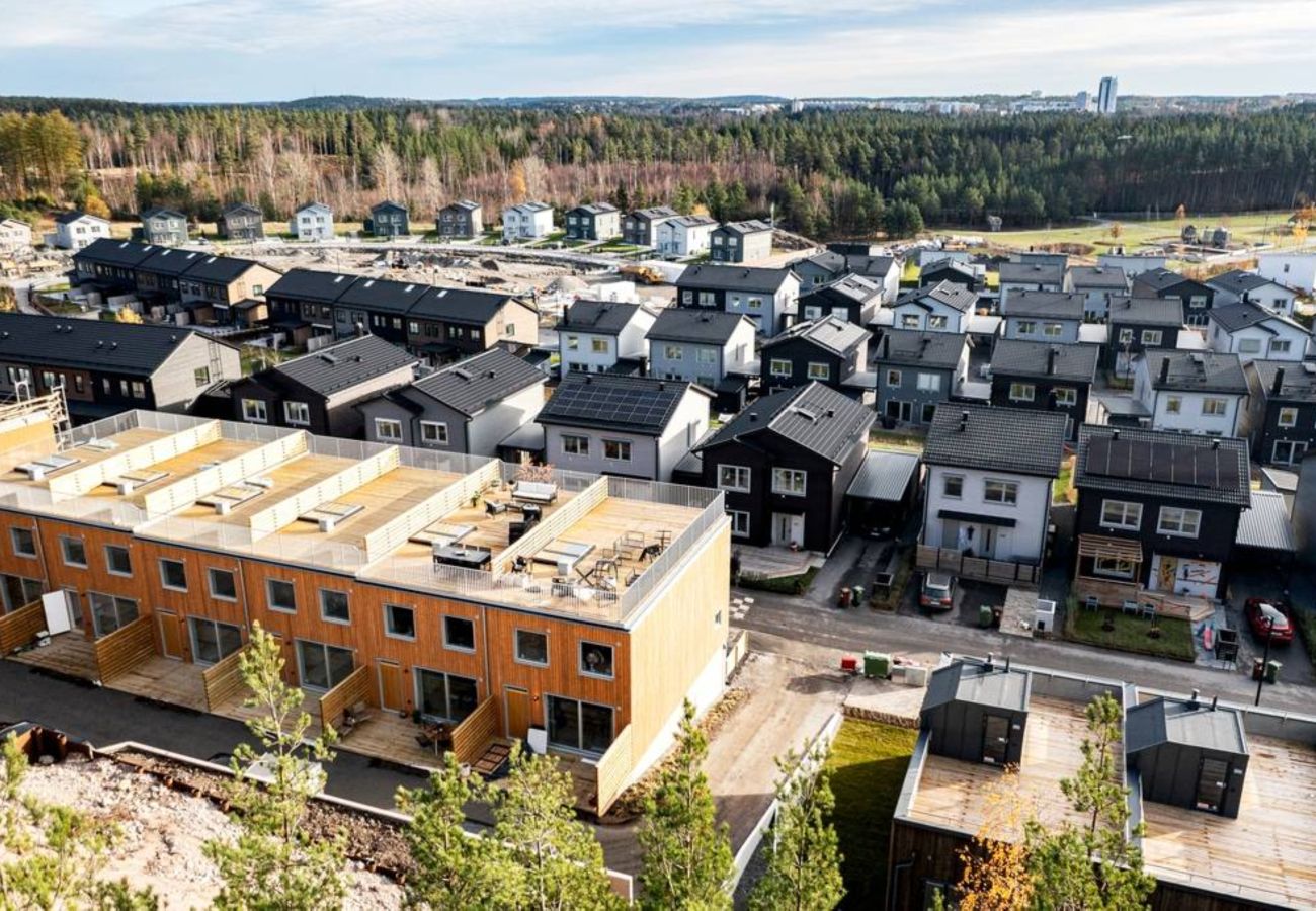 Radhus i Älta - Modernt Radhus