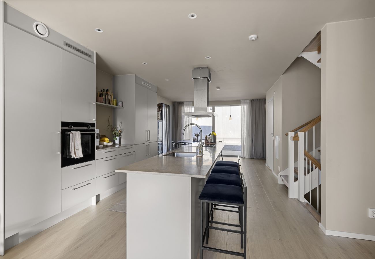 Radhus i Älta - Modernt Radhus
