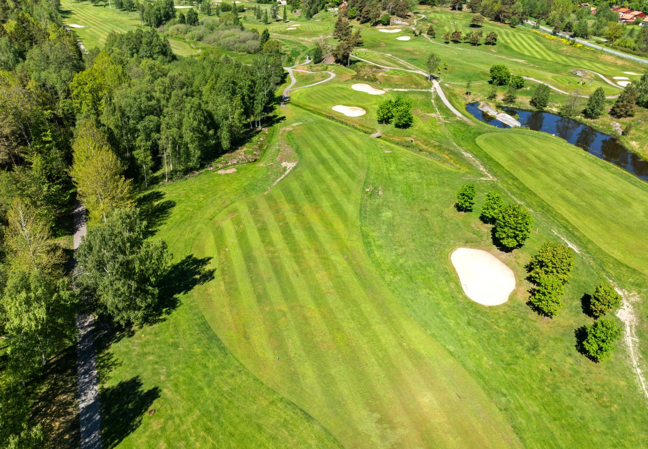 Villa i Värmdö - Golf and Pool Retreat