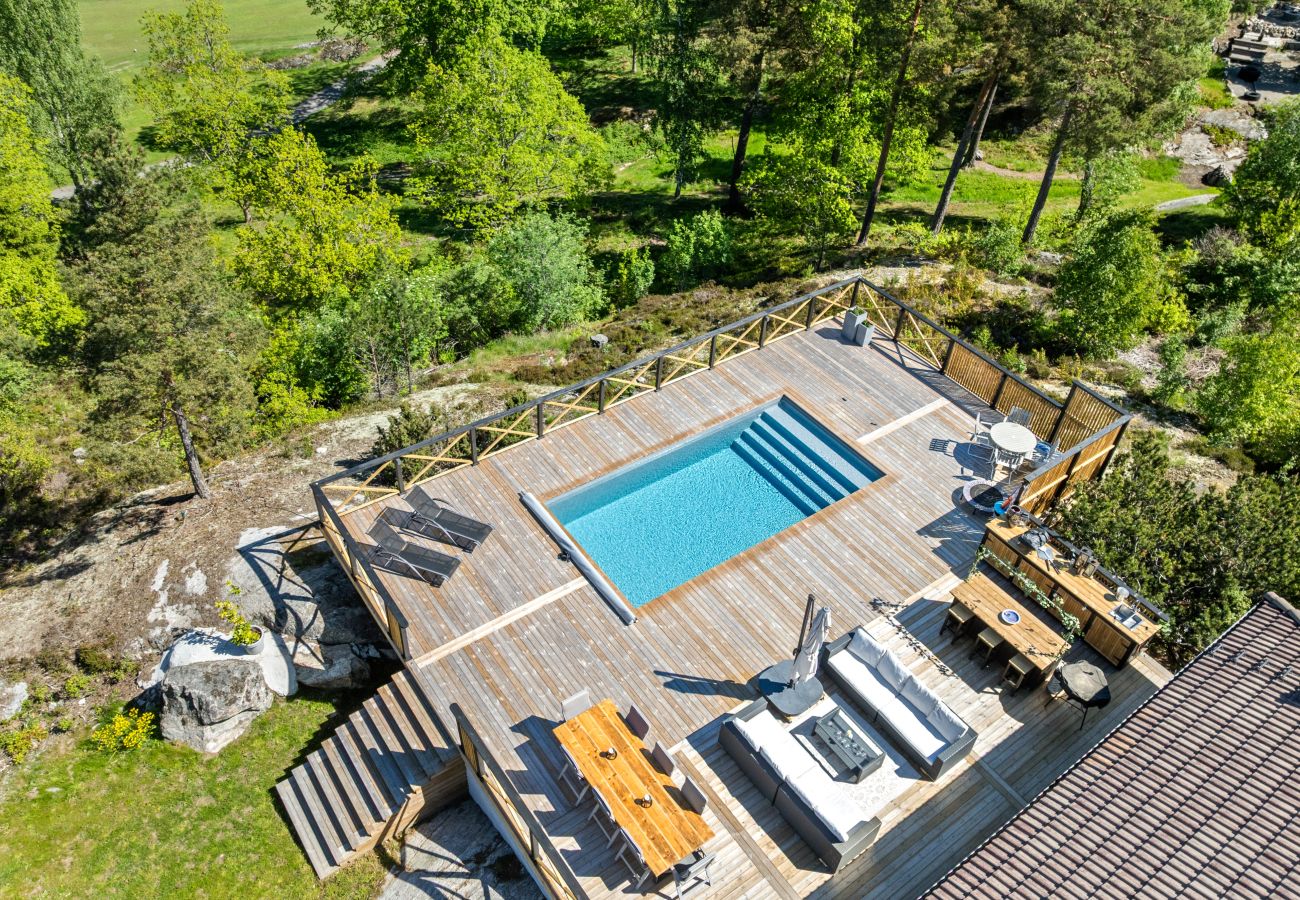 Villa i Värmdö - Golf and Pool Retreat