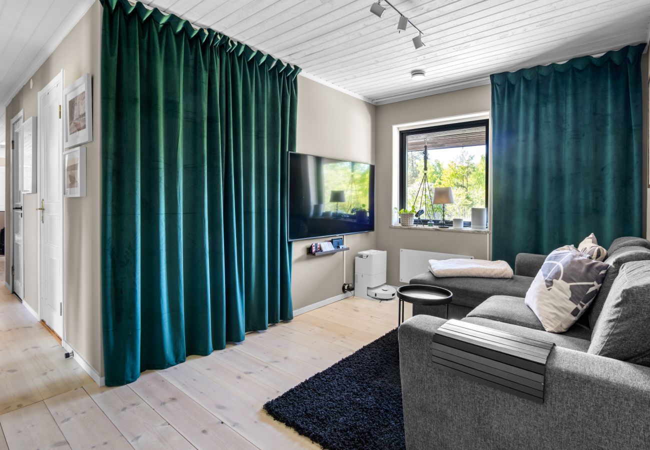 Villa i Värmdö - Golf and Pool Retreat