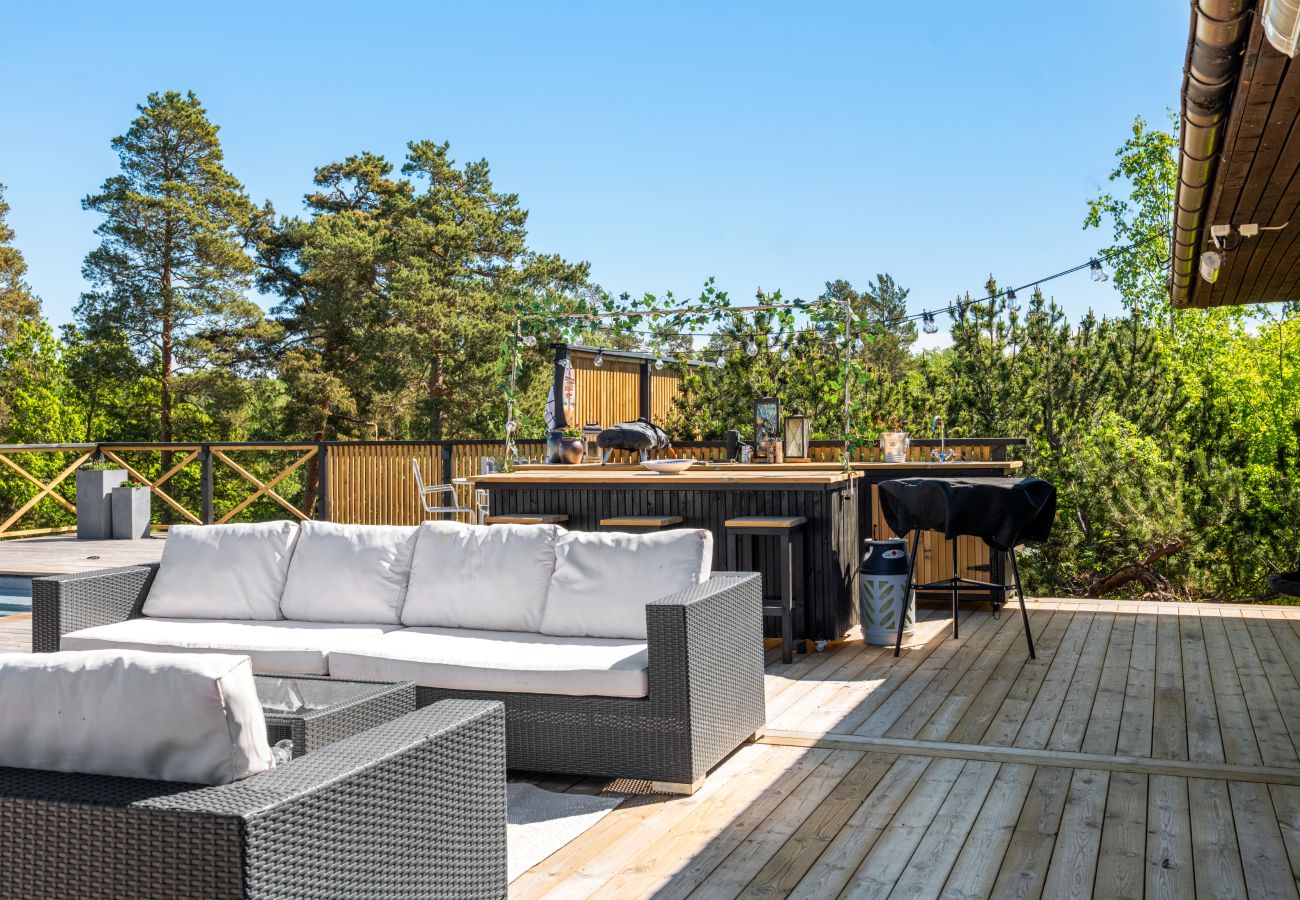 Villa i Värmdö - Golf and Pool Retreat