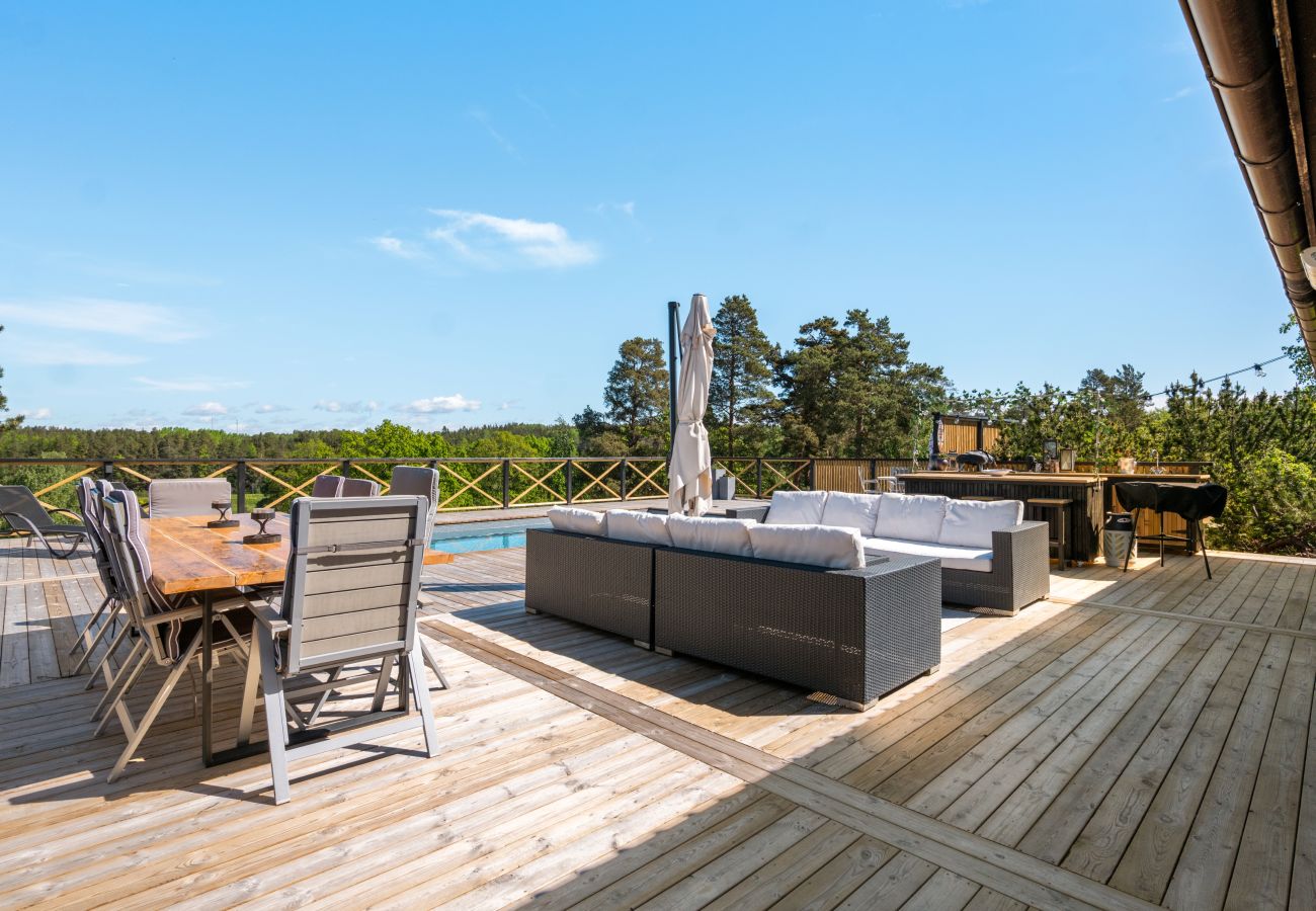 Villa i Värmdö - Golf and Pool Retreat