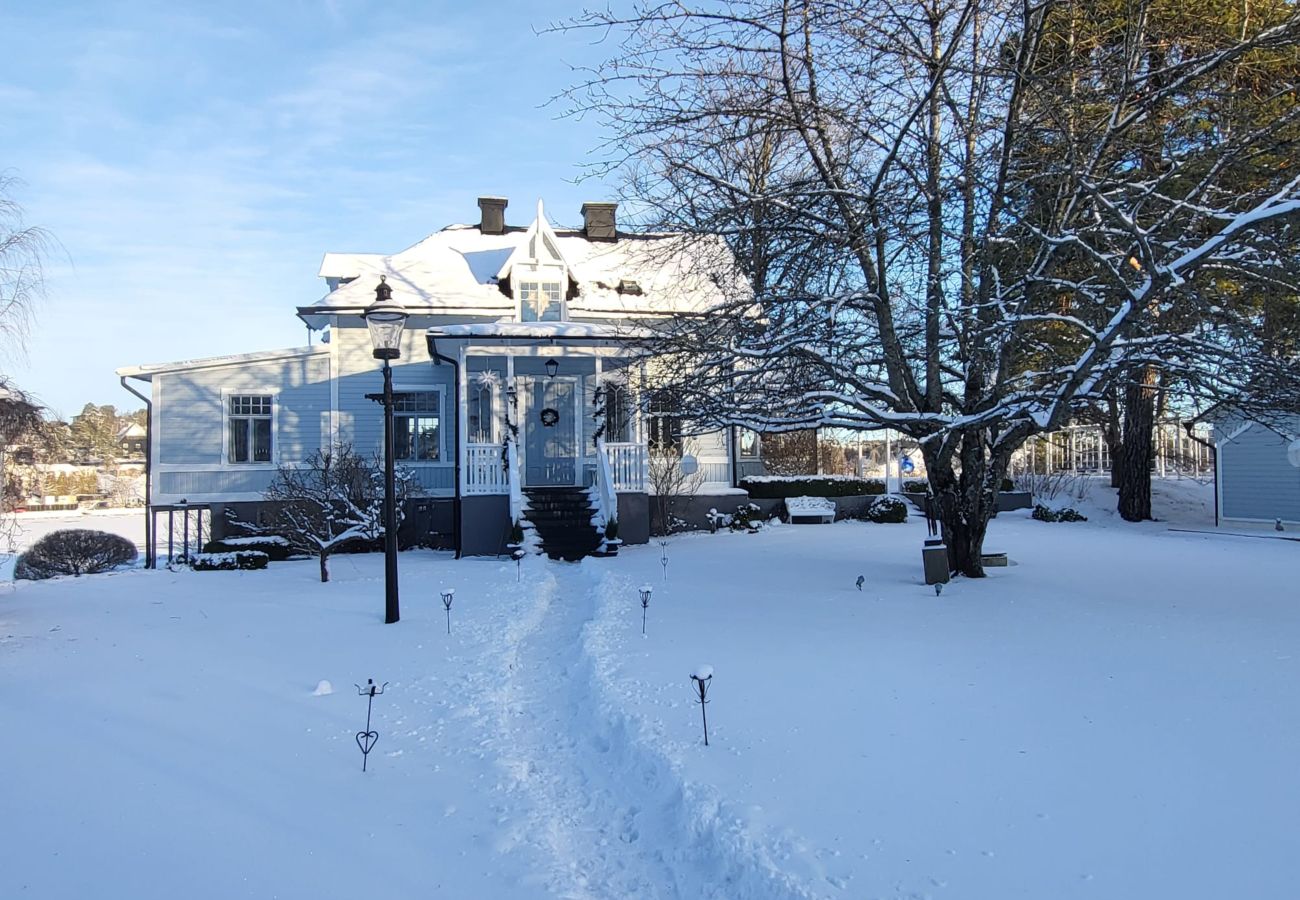 Villa i Saltsjö-Duvnäs - Seaside Villa with Own Beach 