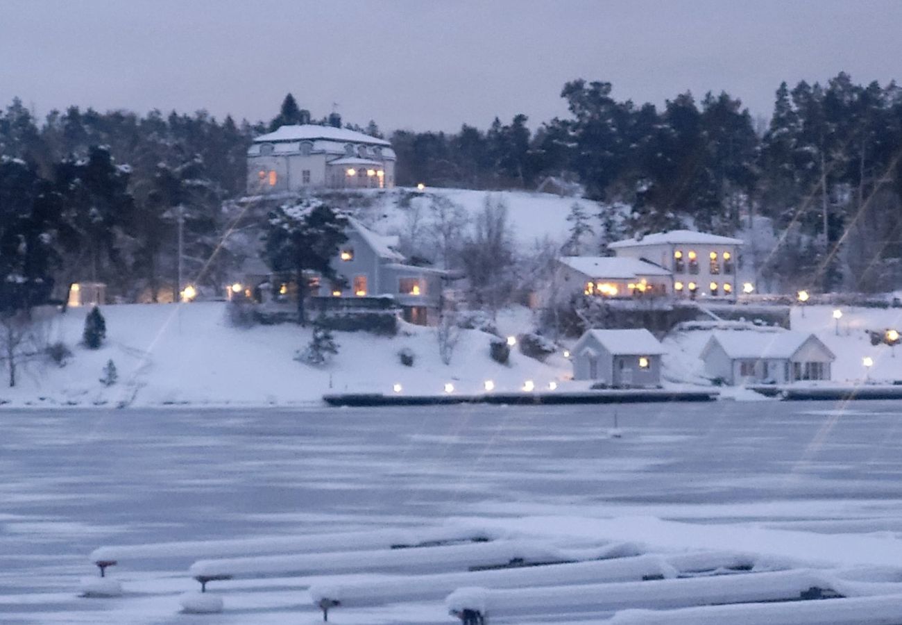 Villa i Saltsjö-Duvnäs - Seaside Villa with Own Beach 
