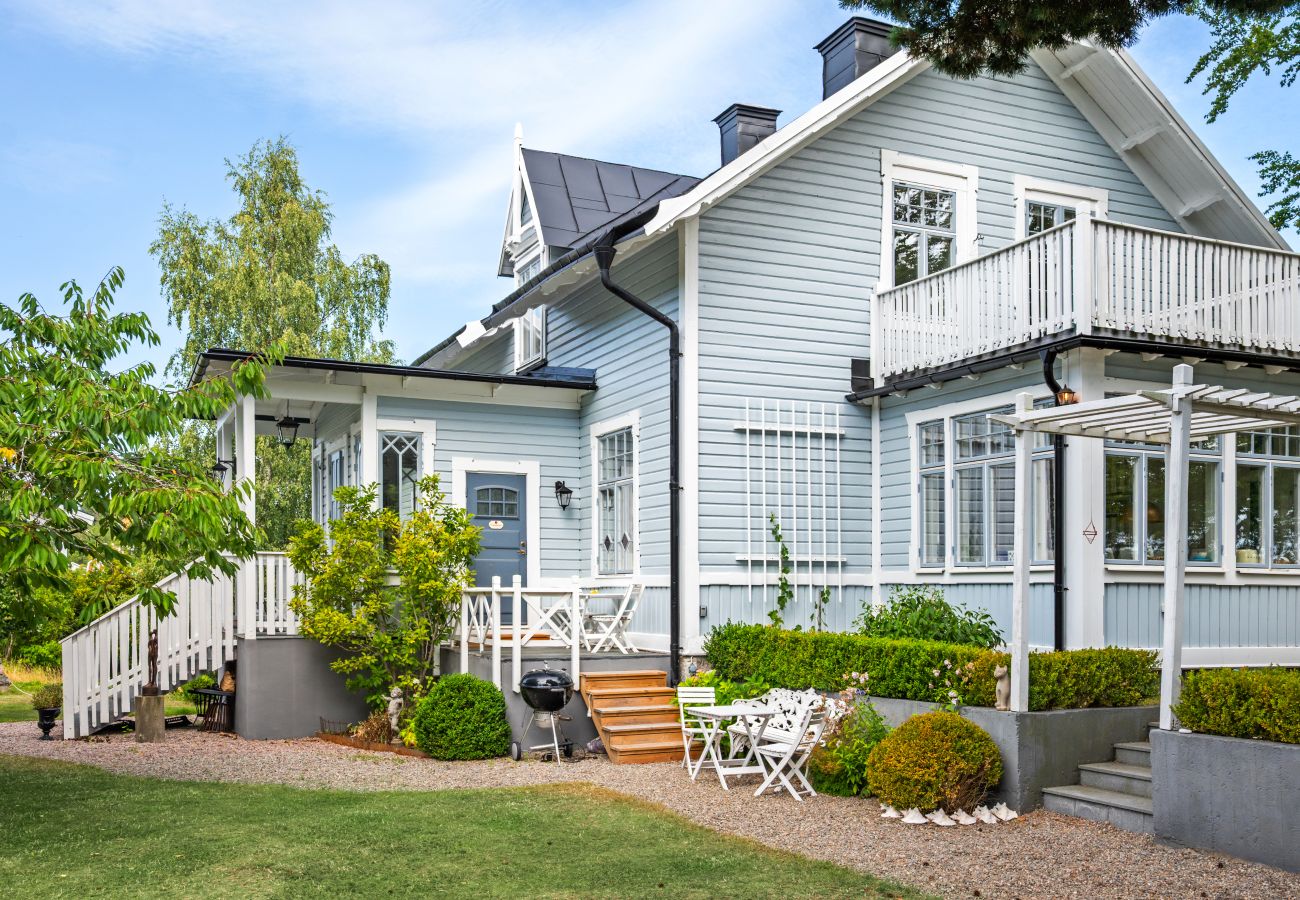 Villa i Saltsjö-Duvnäs - Seaside Villa with Own Beach 