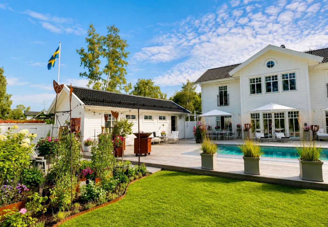 Trädgård med pool