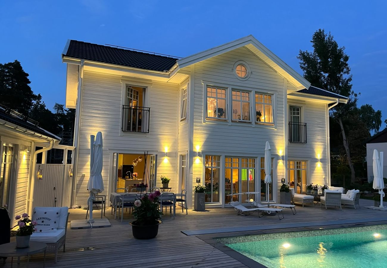 Villa i Saltsjö-Boo - Blomhuset Saltsjö-Boo