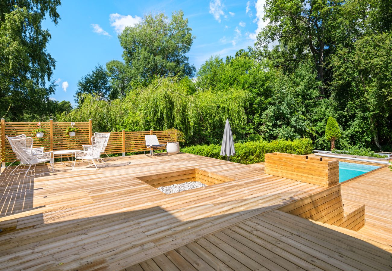 Villa i Bro -  Villa Bro Hof – Pool, bastu och golf i toppklass