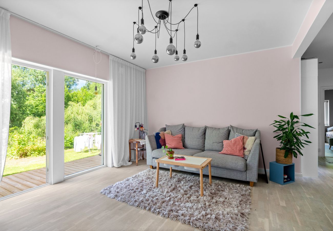 Villa i Bro -  Villa Bro Hof – Pool, bastu och golf i toppklass