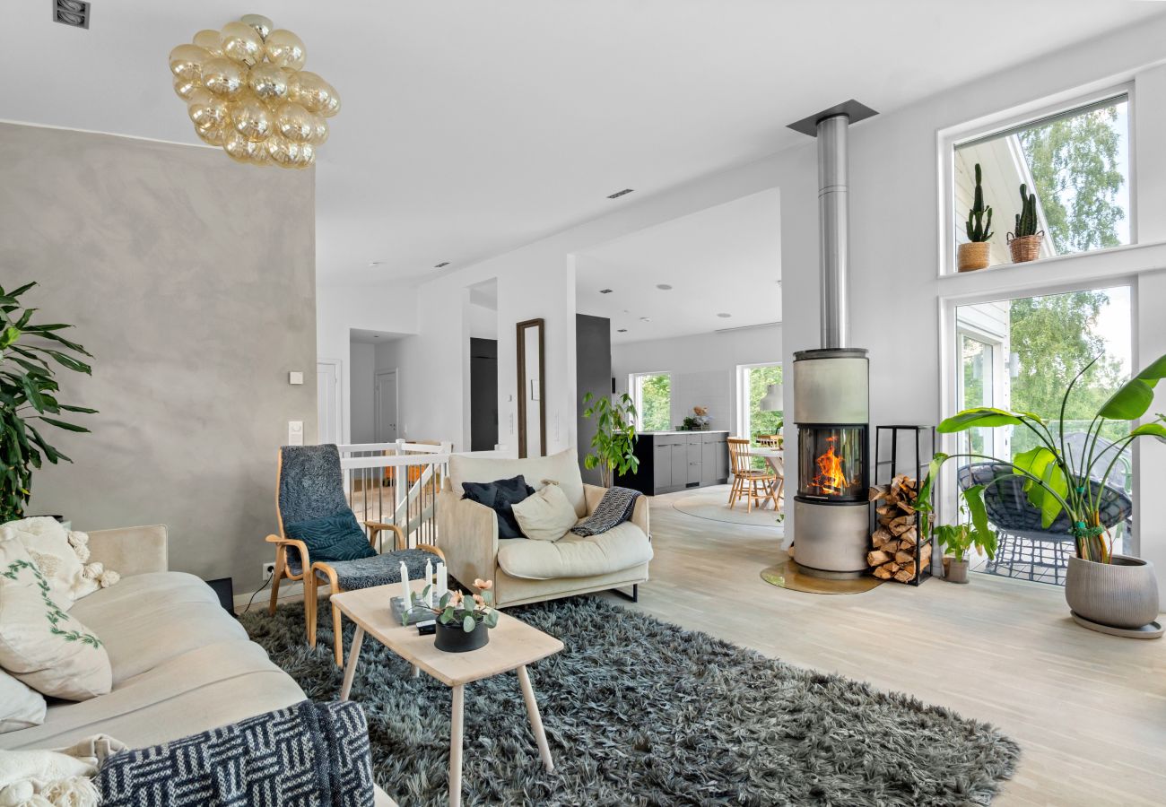 Villa i Bro -  Villa Bro Hof – Pool, bastu och golf i toppklass
