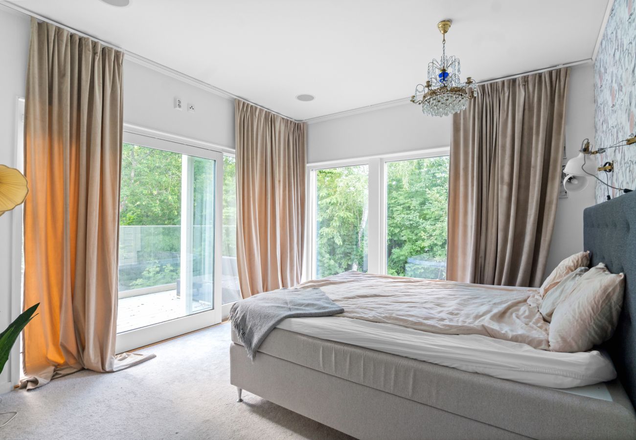 Villa i Bro -  Villa Bro Hof – Pool, bastu och golf i toppklass