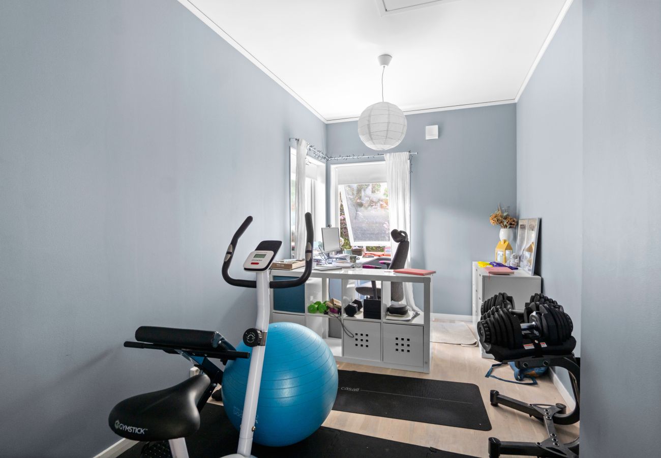 Villa i Bro -  Villa Bro Hof – Pool, bastu och golf i toppklass