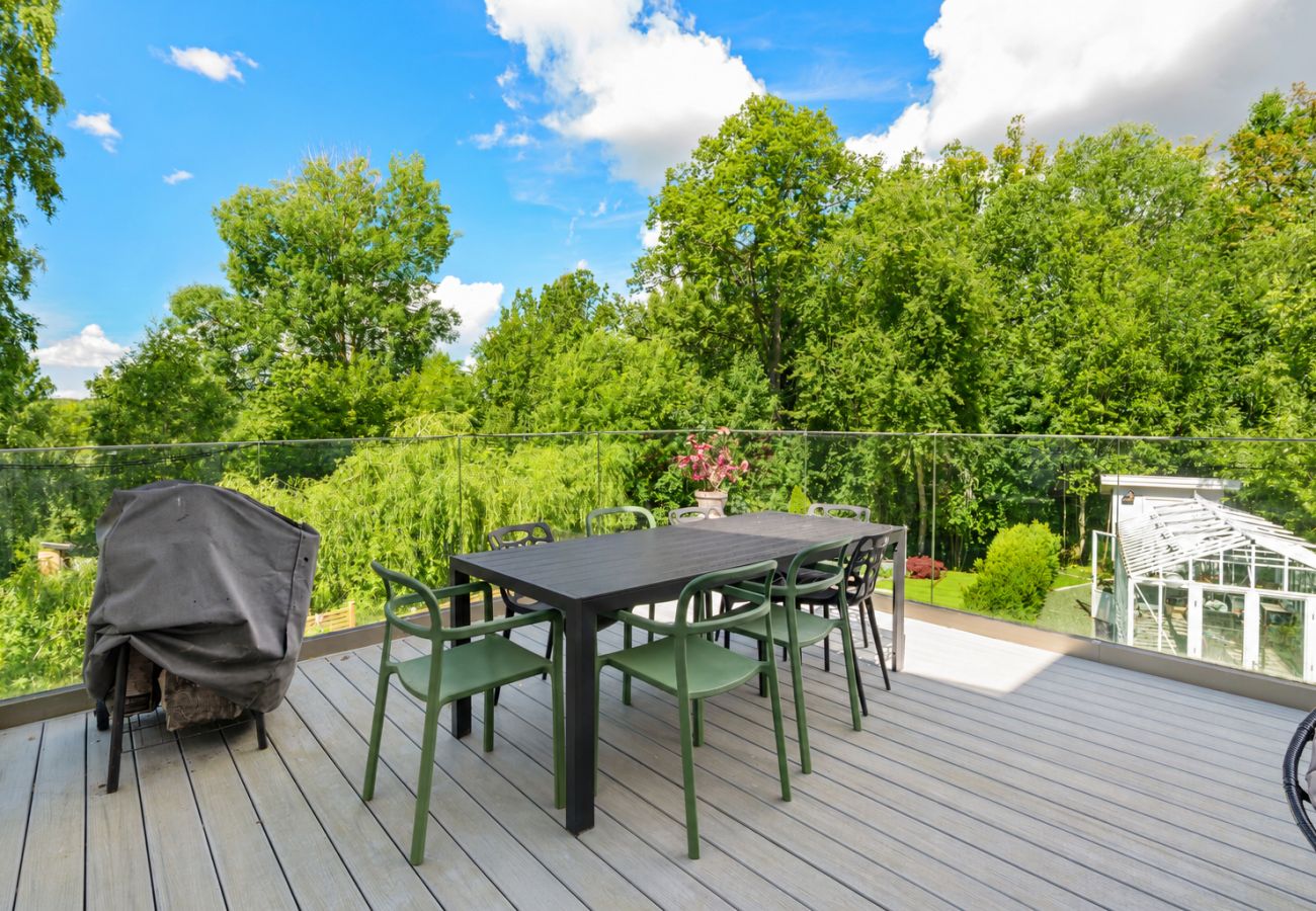 Villa i Bro -  Villa Bro Hof – Pool, bastu och golf i toppklass