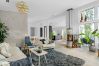 Villa i Bro -  Villa Bro Hof – Pool, bastu och golf i toppklass